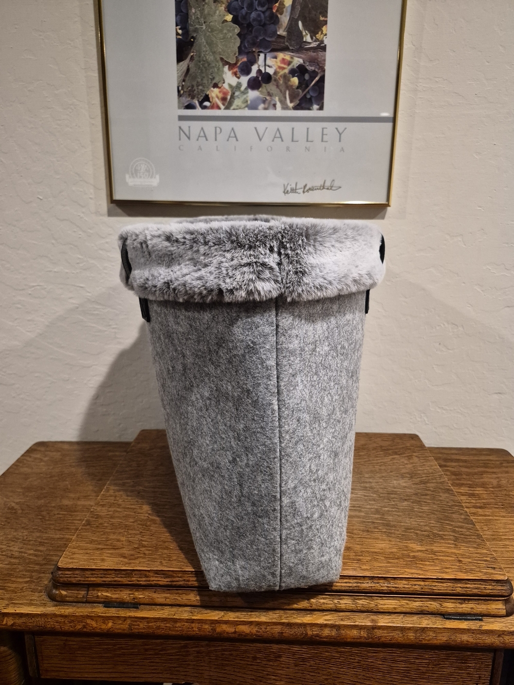 Barnes & Noble Gray Felt Tote with Faux Fur Trim and Black Handles - Picture 2 of 4